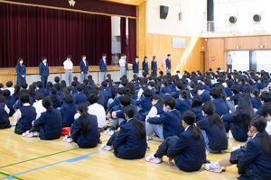 各委員会委員長より。