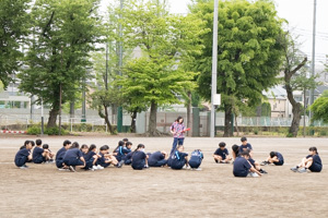 校庭での安全確保。